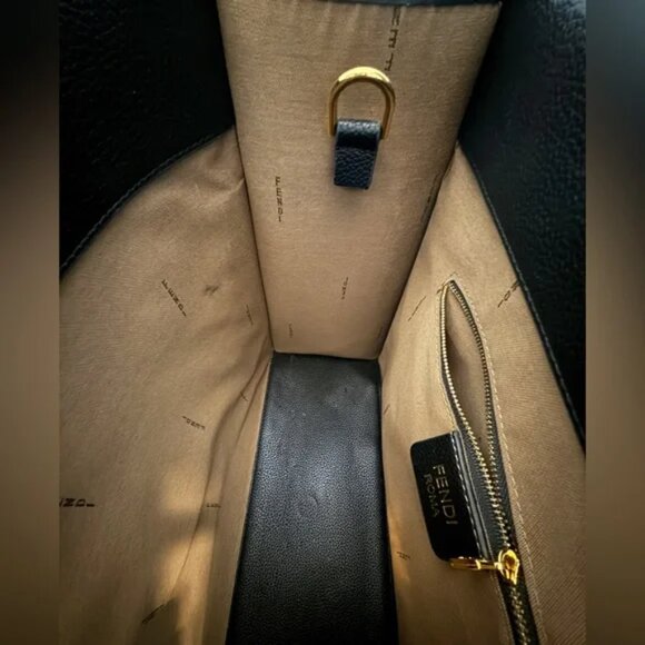 Gorgeous bag! Black hand or crossbody bag! Very large! Used once! - Picture 7 of 10